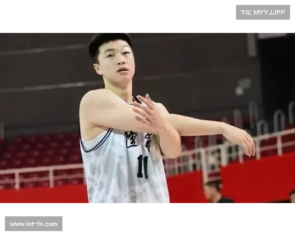 辽宁球迷送别张峻豪、黄秋实赴西班牙打球。