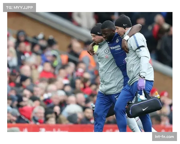 切尔西球迷高歌助威，十人作战展现血性