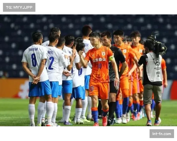 戴维球衣撕裂仍破门，展现非凡韧性