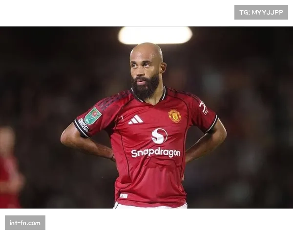 曼联前锋姆伯莫专访：谈卡里克执教影响与B费传球默契